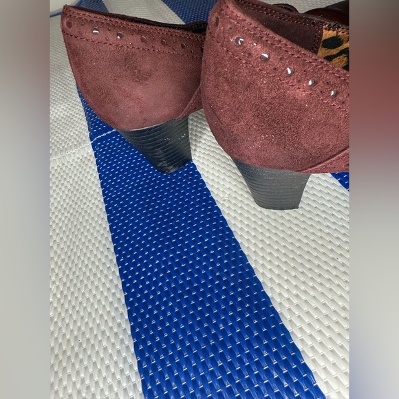 🎉✨ CLARKS WOMEN’S SAPPHIRE VASE BURGUNDY SUEDE MARY JANE PUMPS HEELS SIZE 7.5 - Picture 11 of 16
